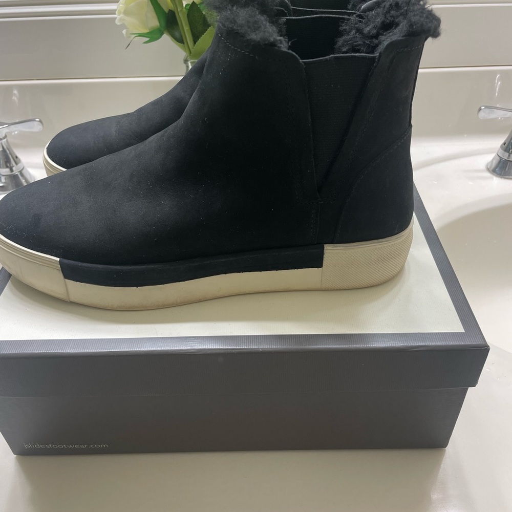 J/Slides black nubuck leather boots with faux fur. Size 10.